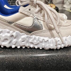 Mens 4.5 Nike Overbreak sneakers
